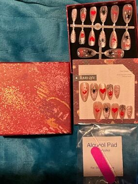 Press-On Nail 24 pink nails Mari Jjyu GIFT SET FESTIVE HOLIDAY BOX HALLOWEEN